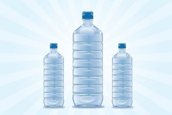 مخاطر الشرب من قنينة او زجاجة الماء المتروكة في السيارة