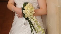 <b>3. </b>لماذا تحمل العروس باقة ورد يوم زفافها؟
