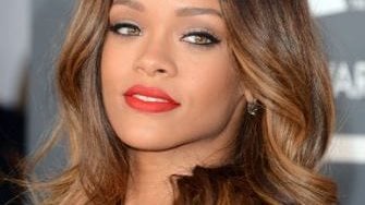 Charming Rihanna Sparkles @Grammy Awards Event