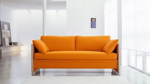 بالصور ... اريكة سحرية تتحول الى سرير لشخصين بـ 10 ثواني فقط!
