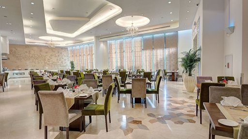 إكتشف النكهات العربية والوجبات الآسيوية في أمسيات فندق كوبثورن دبي المميزة