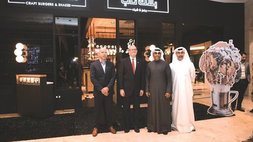 افتتاح فرع ثاني لمطعم بلاك تاب في الكويت في مجمع الكوت مول