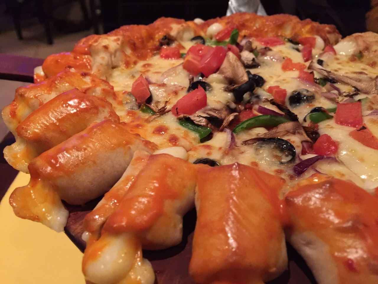 تشيزي بايتس بيتزا بالخضار
