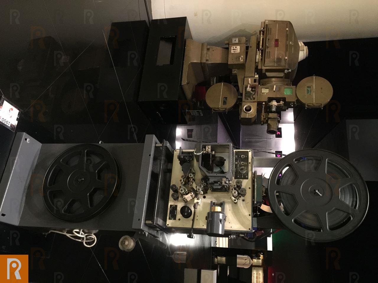 آلات العرض القديمة في السينما ... بواسطتها يتم تشغيل الأفلام