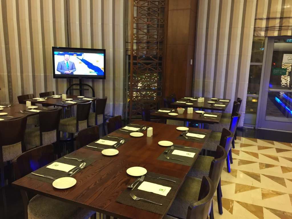 Al Diwan Restaurant Buffet in Holiday Inn Salmiya