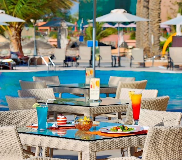 La Piscine Bar and Restaurant at Al Raha Beach Hotel