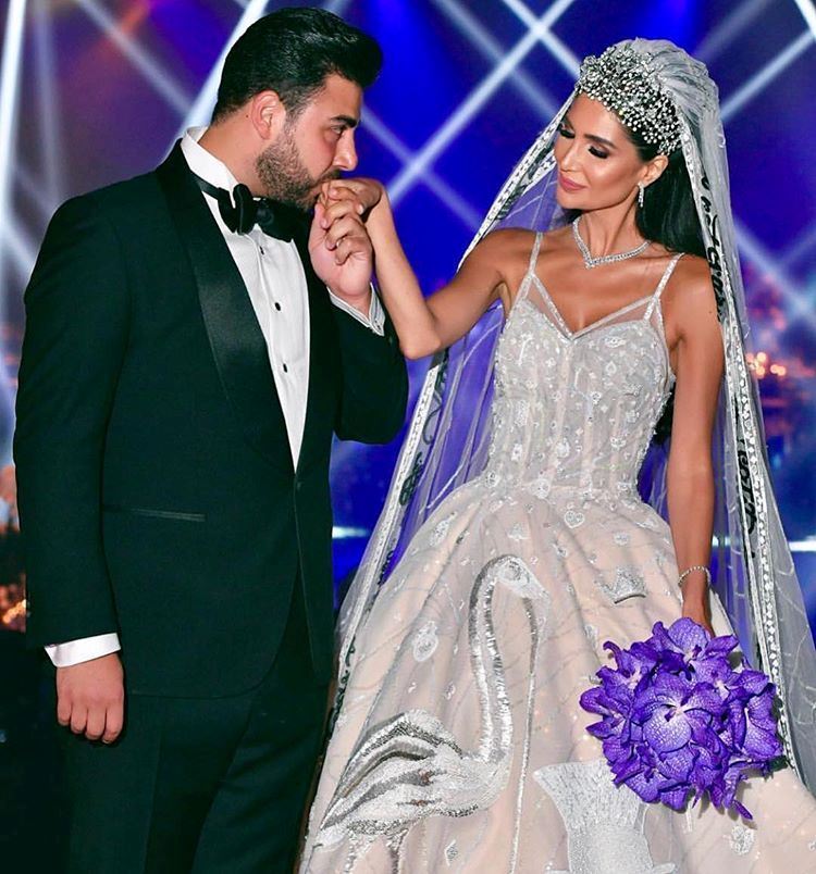 تفاصيل إطلالة العروس أليس عبدالعزيز في حفل زفافها الأسطوري