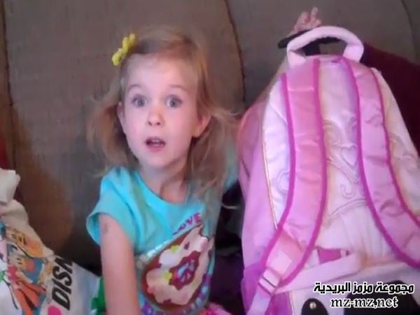 بالفيديو...ردة فعل طفلة صغيرة عندما فاجئتها امها بسفرة الى ديزني لاند