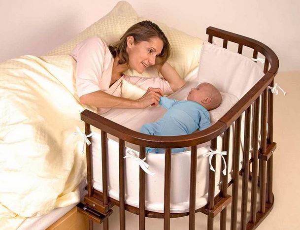 اليكم السرير الرائع العملي والمريح للأم ولطفلها الرضيع