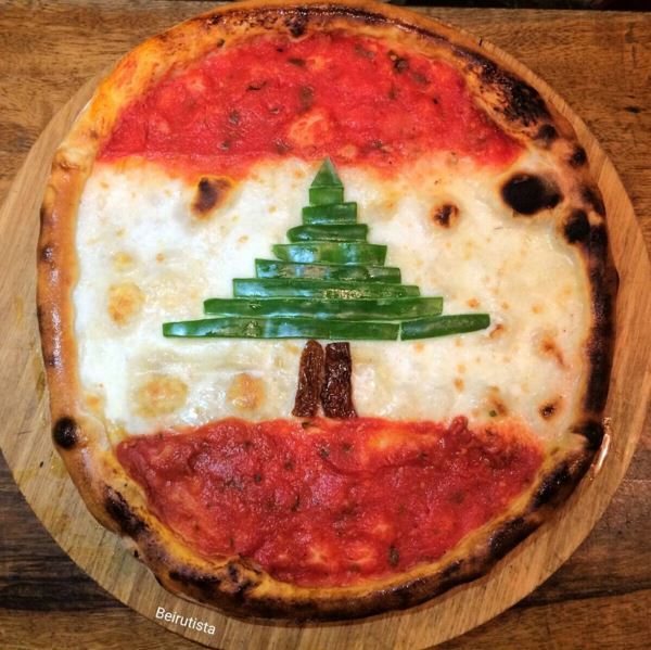 بيتزا على شكل العلم اللبناني