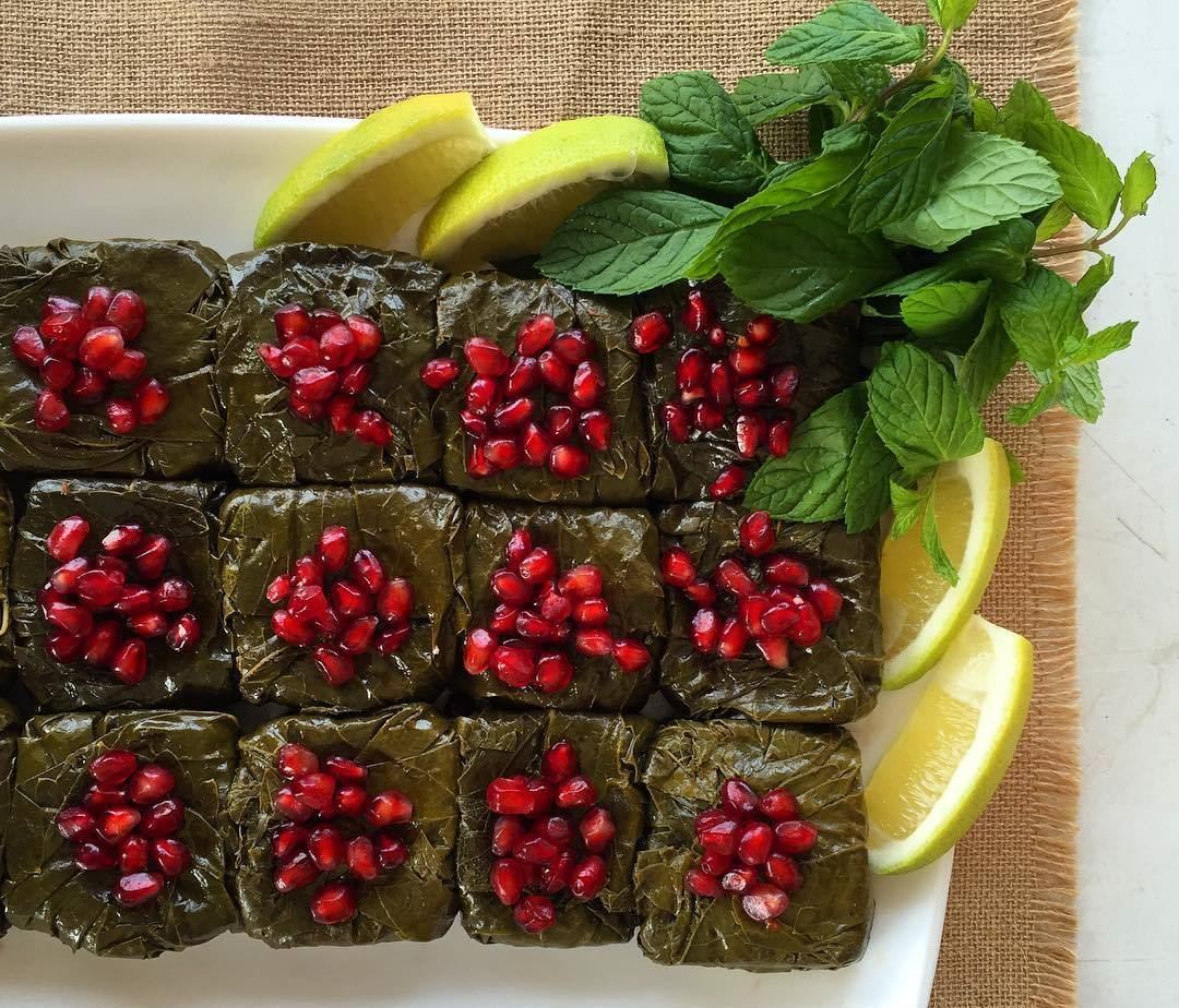 10 أطباق لبنانية مزينة بشكل رائع
