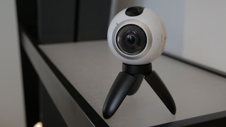 مواصفات كاميرا الواقع الإفتراضي الكروية سامسونج جير 360