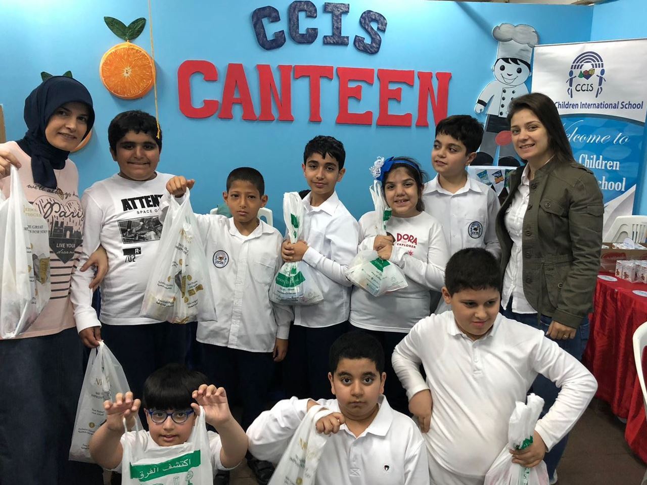 مركز سلطان يستضيف طلاب مدرسة الأطفال المبدعين العالمية في تجربة تسوق حقيقة