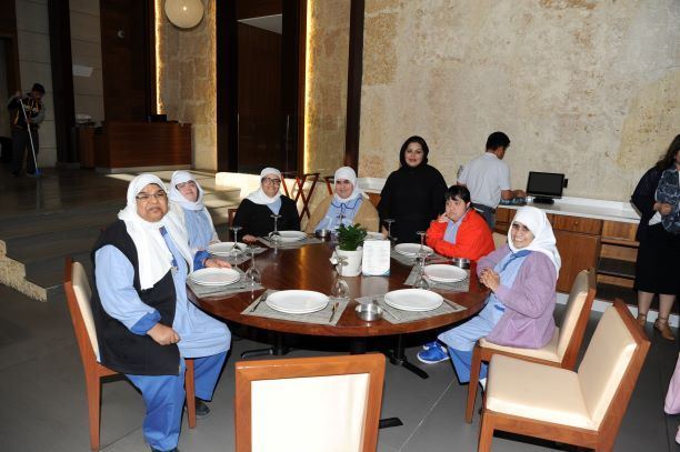 مطعم السلطان إبراهيم يستضيف نزلاء دور الرعاية في حفل فطور