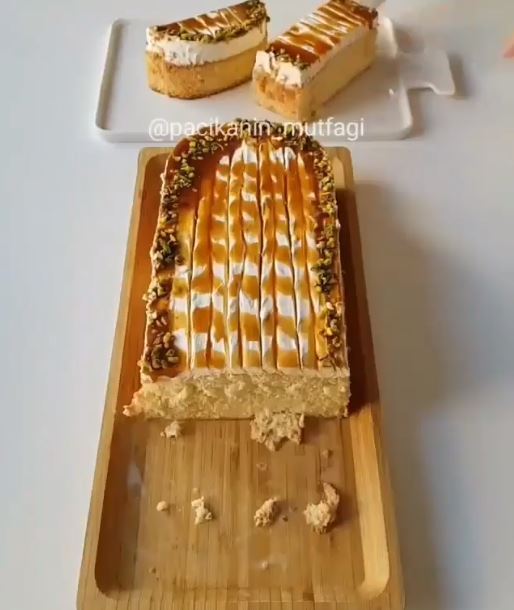 طريقة عمل كيكة اسفنجية بالحليب وزينة الكريمة
