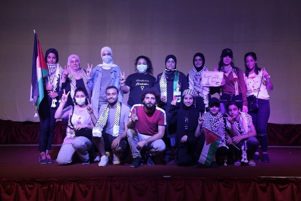 مسرح إسطنبولي أقام وقفة تضامنية مع فلسطين في مدينة صور
