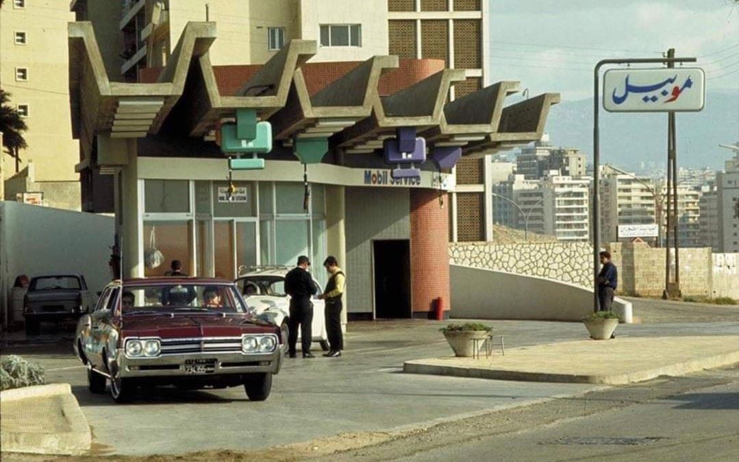صورة ... محطة وقود في منطقة الروشة في بيروت مطلع السبعينات