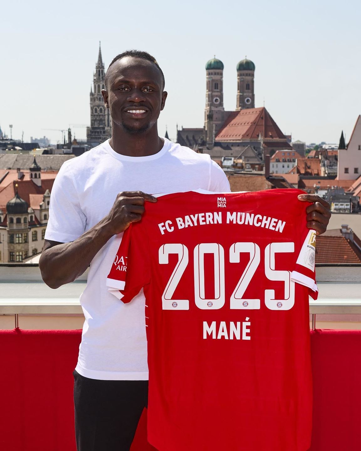 Sadio Mane is Officially in Bayern Munich!