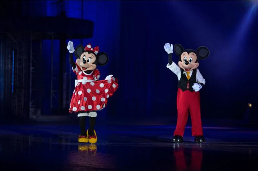 As part of 'Disney on Ice presents Mickey and Friends', Mickey Mouse is joined by Minnie Mouse, Donald Duck, and Goofy in discovering his favorite memory of all time. 